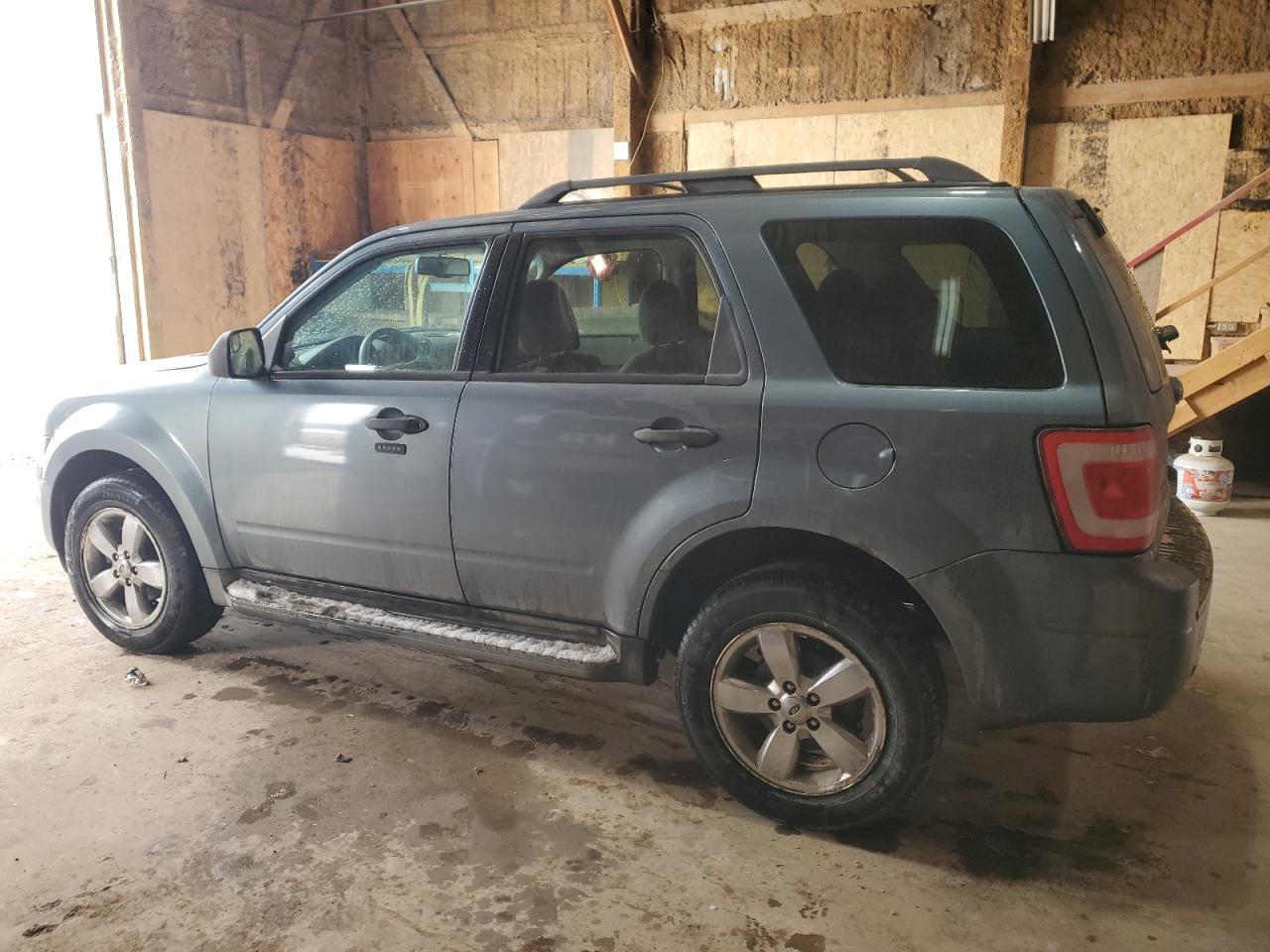 2010 FORD ESCAPE XLT - Image 2