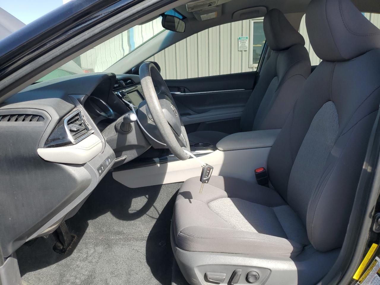 2018 TOYOTA CAMRY L - Фото 7