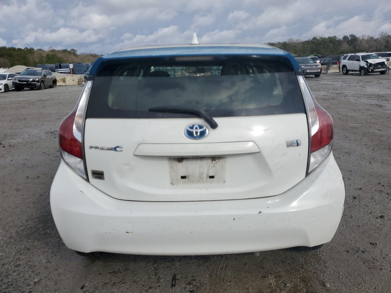 2016 TOYOTA PRIUS C - Фото 6