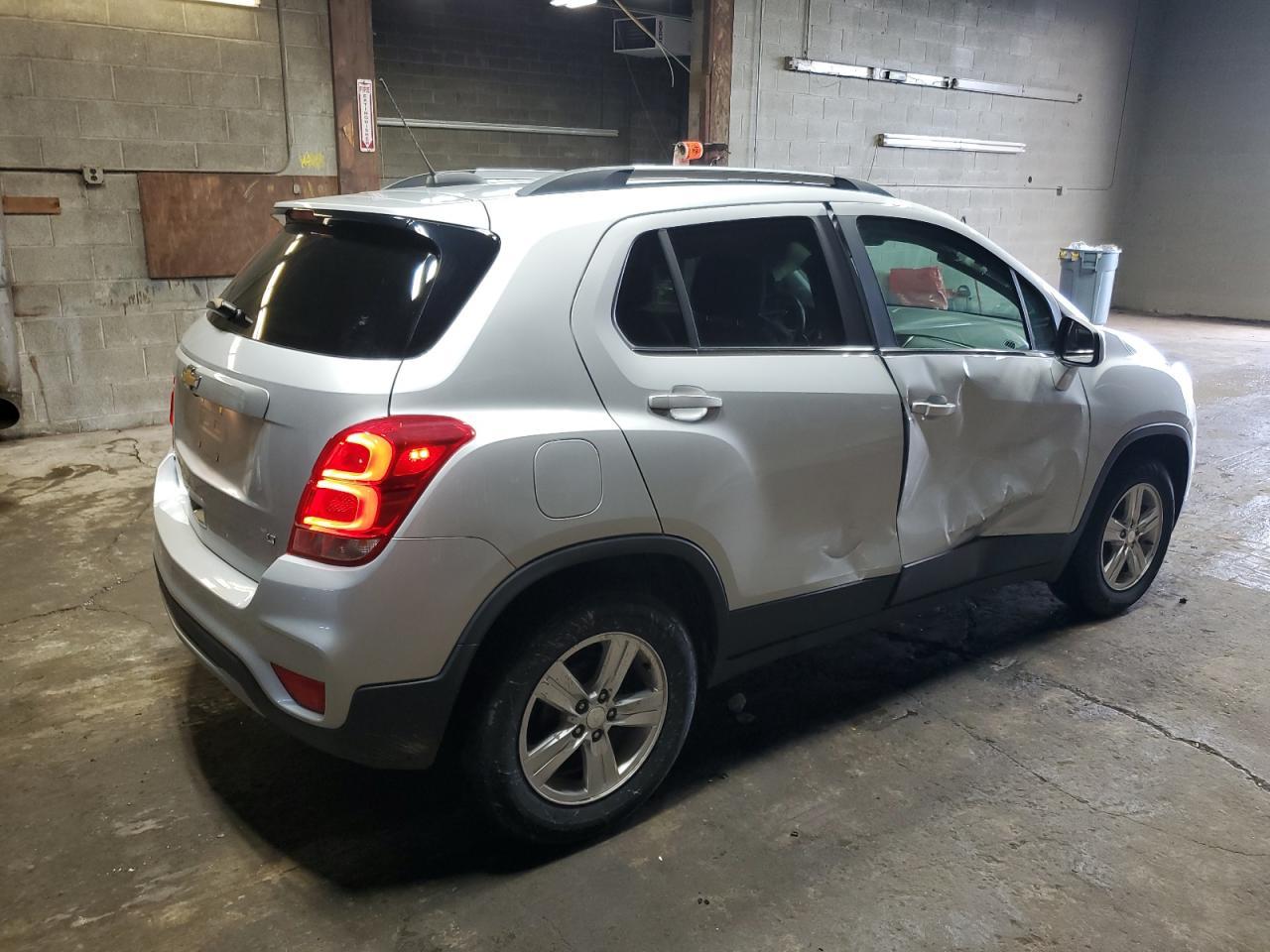 2019 CHEVROLET TRAX 1LT - Фото 3