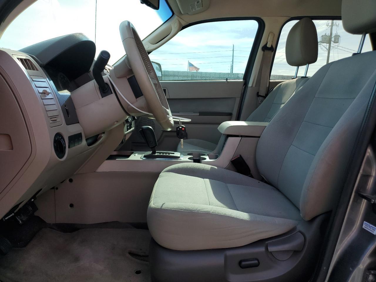 2010 FORD ESCAPE XLT - Image 7