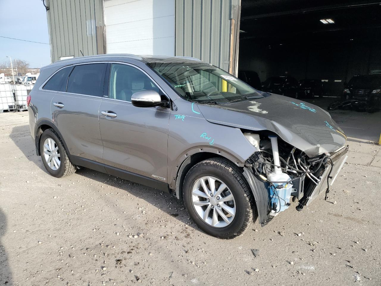 2017 KIA SORENTO LX - Image 4
