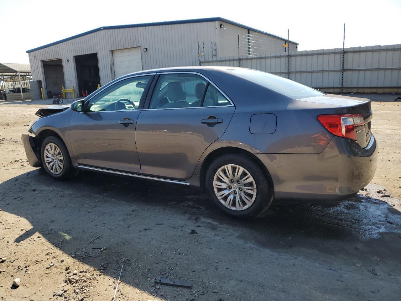 2014 TOYOTA CAMRY L - Фото 2