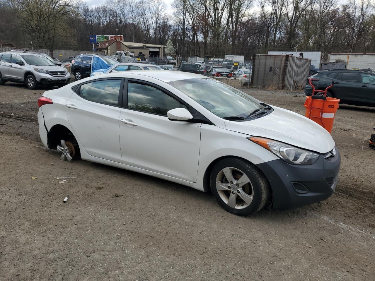 2011 HYUNDAI ELANTRA GL - Image 4