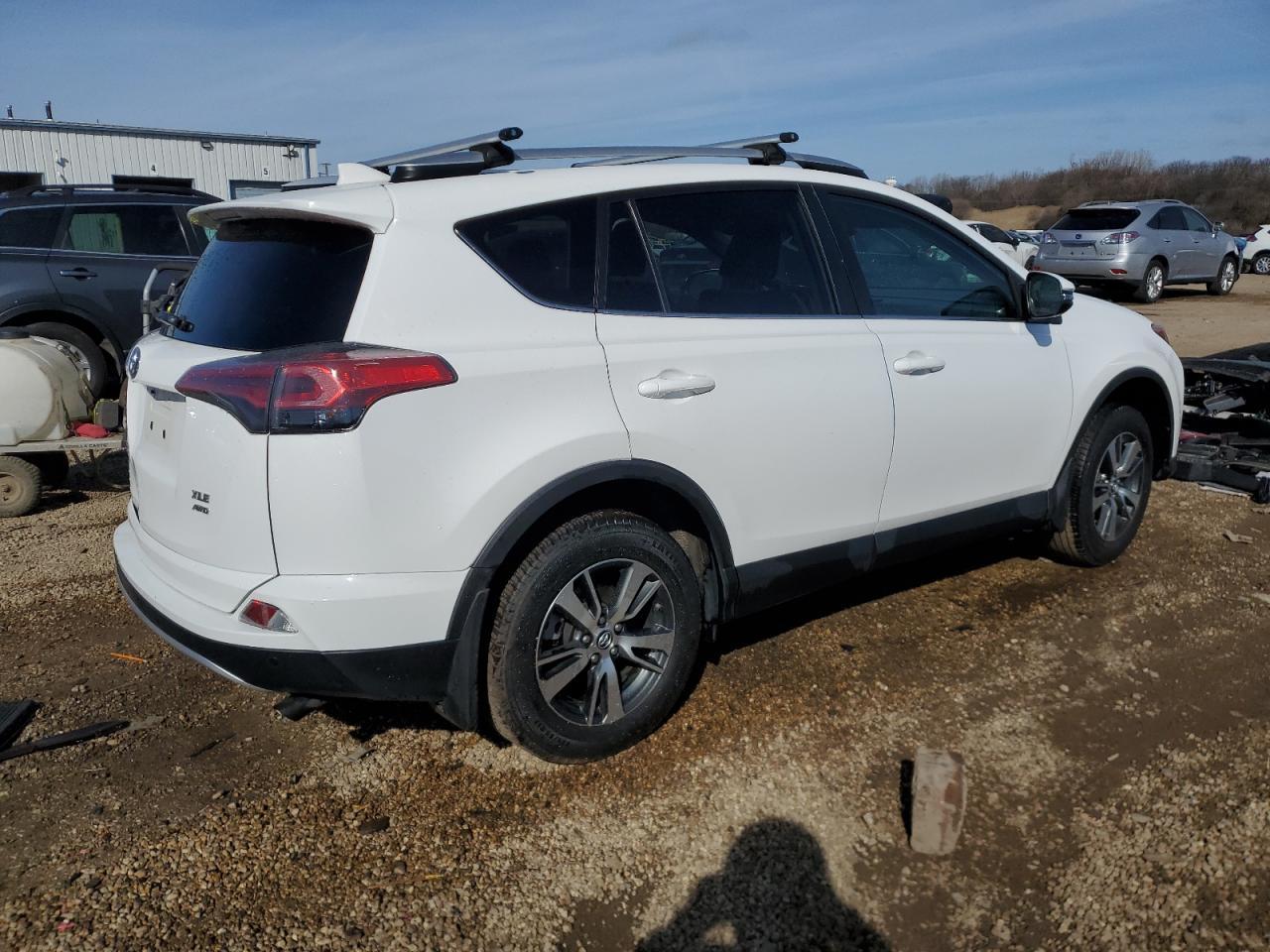 2016 TOYOTA RAV4 XLE - Фото 3
