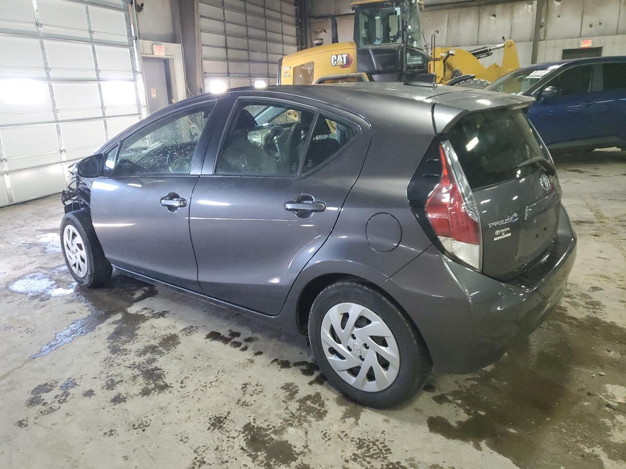 2016 TOYOTA PRIUS C - Image 2