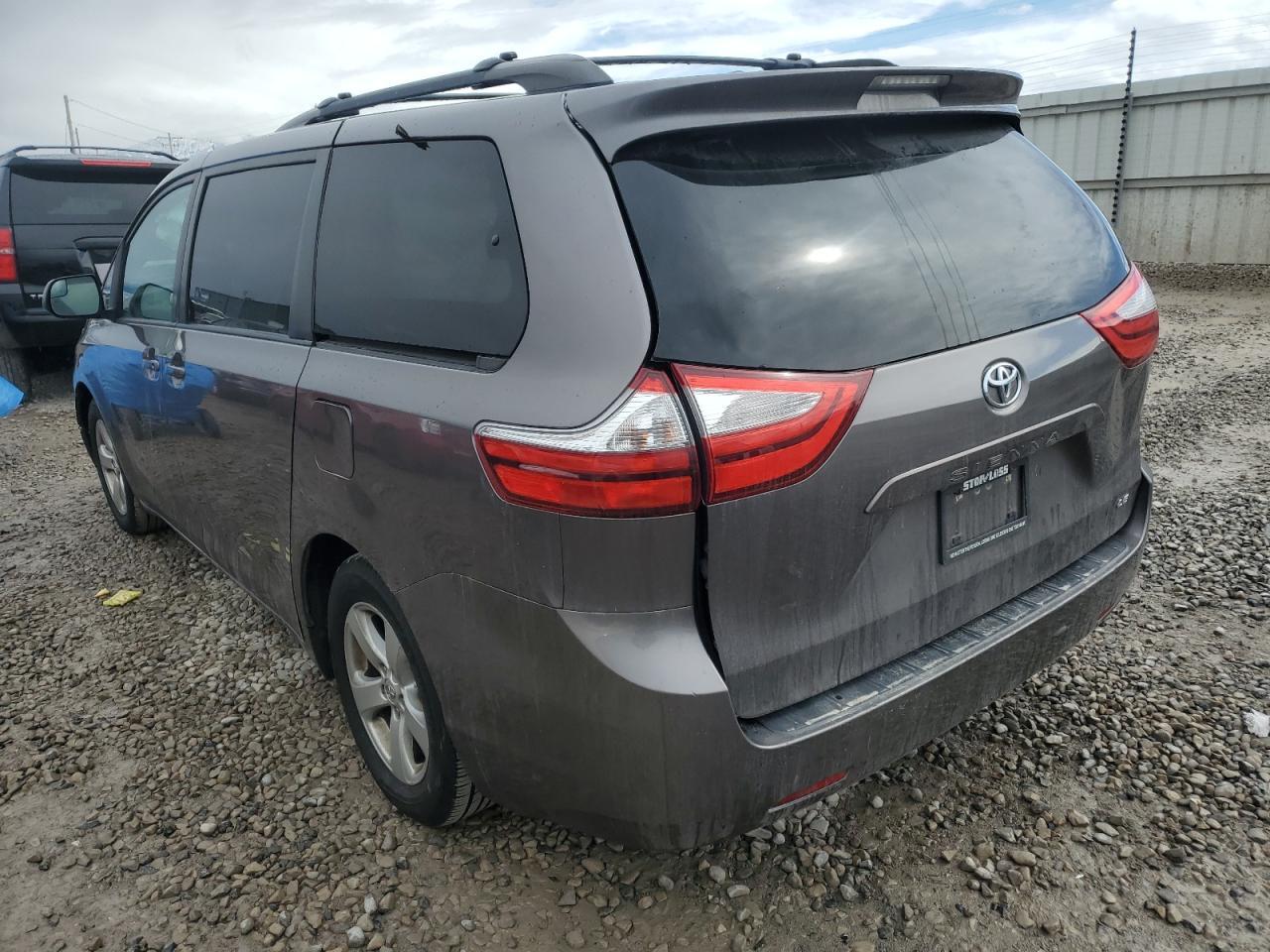 2015 TOYOTA SIENNA LE - Фото 2