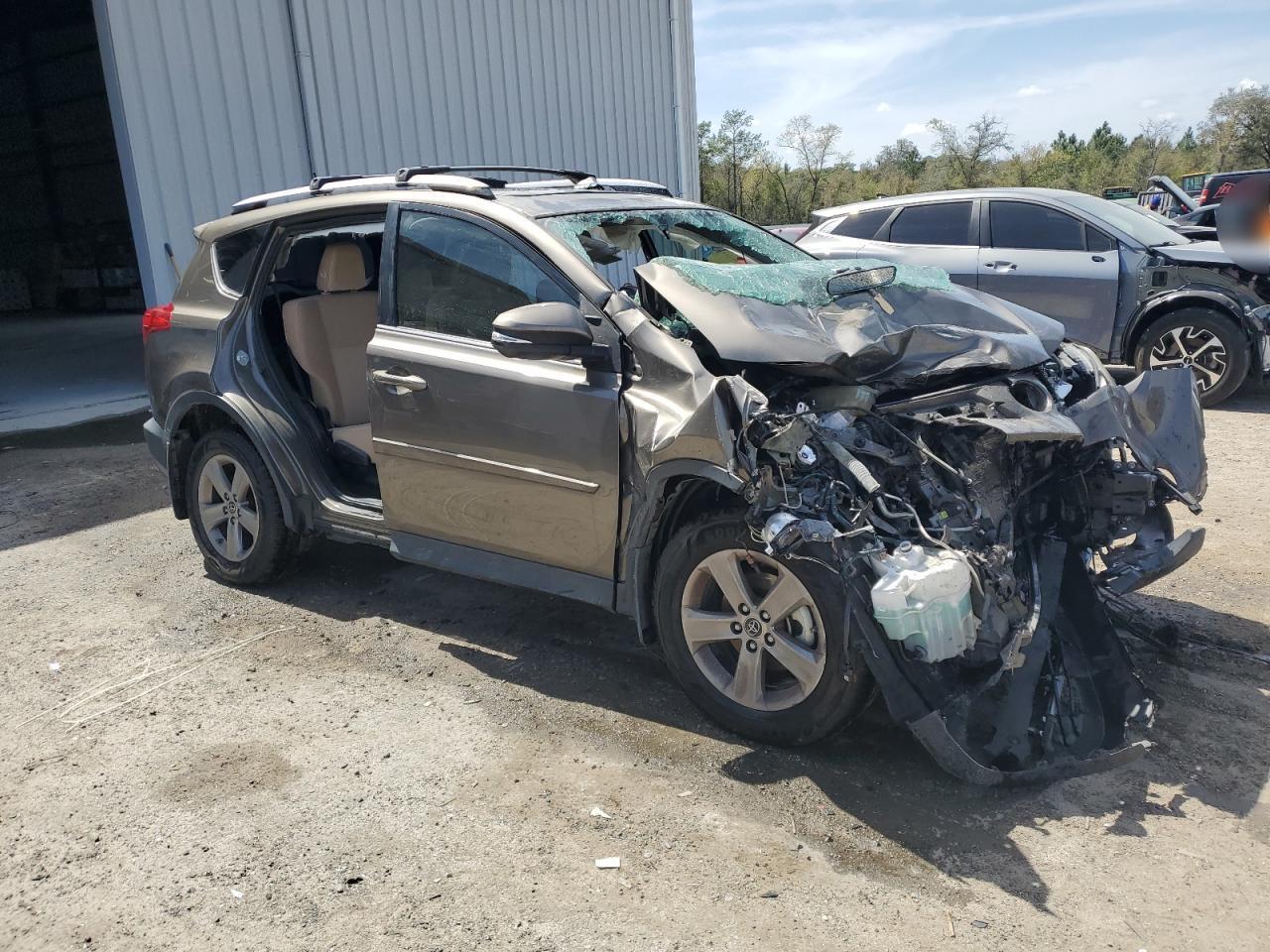 2015 TOYOTA RAV4 XLE - Image 4