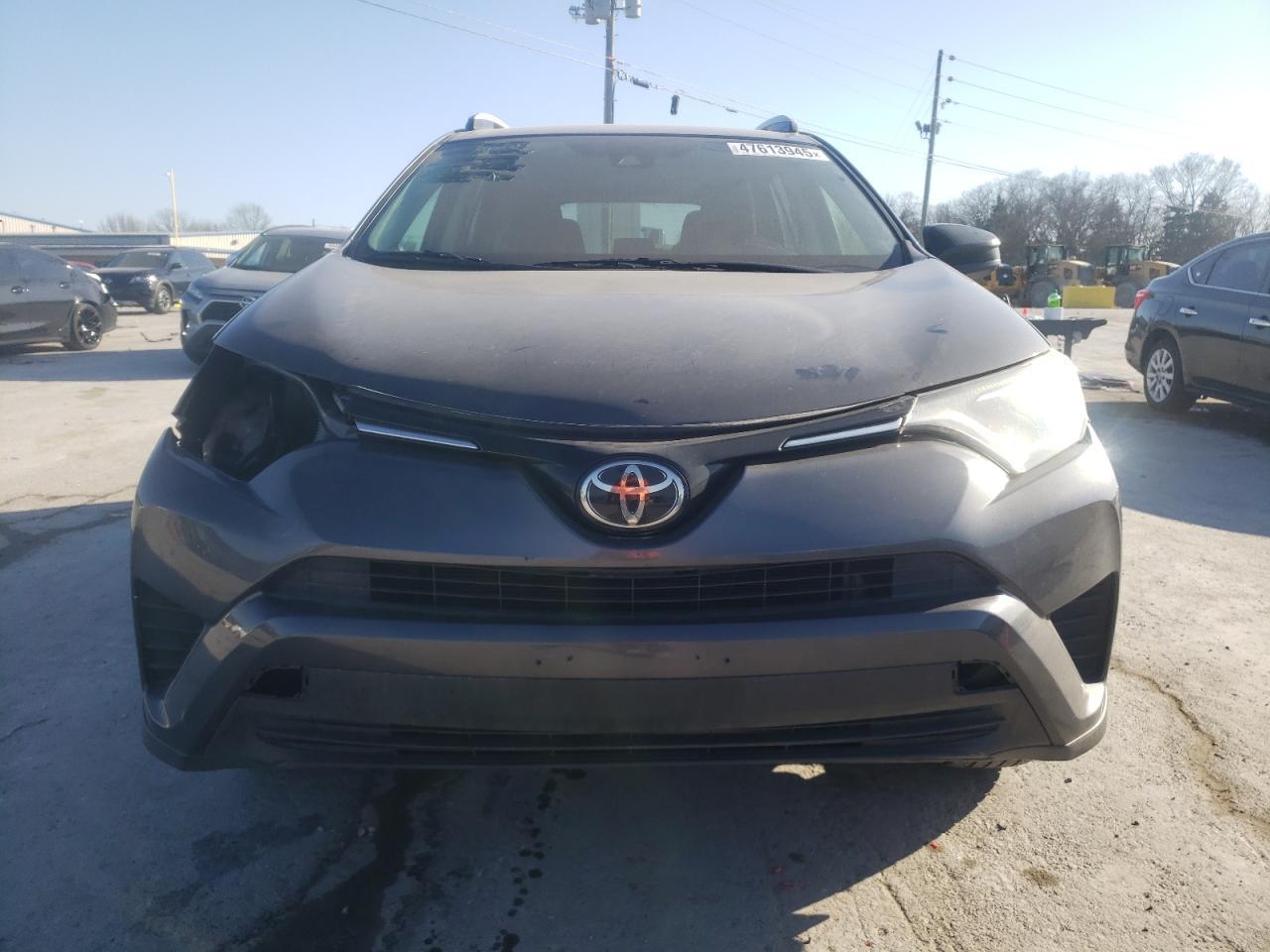 2017 TOYOTA RAV4 LE - Фото 5