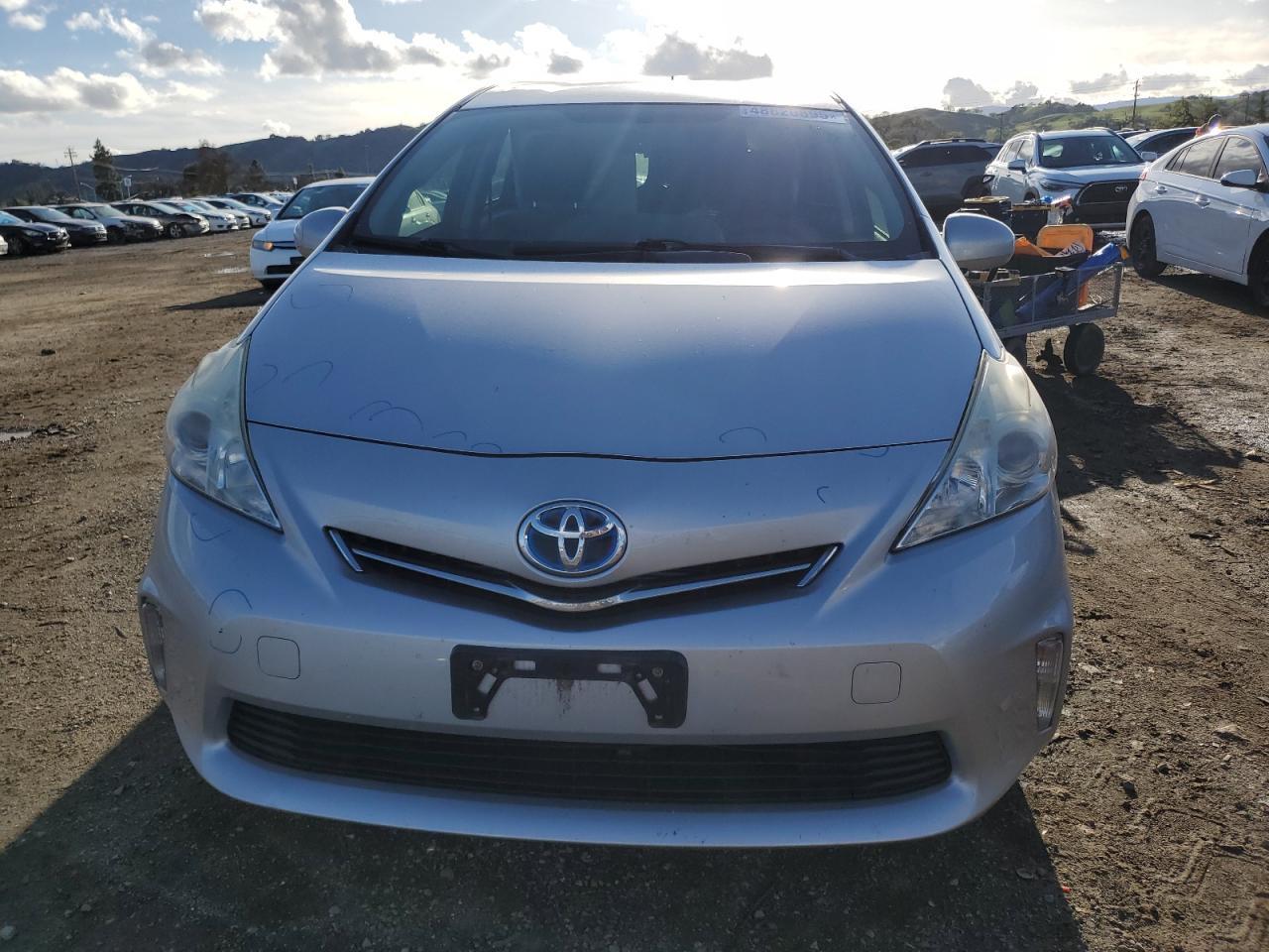 2013 TOYOTA PRIUS V - Image 5