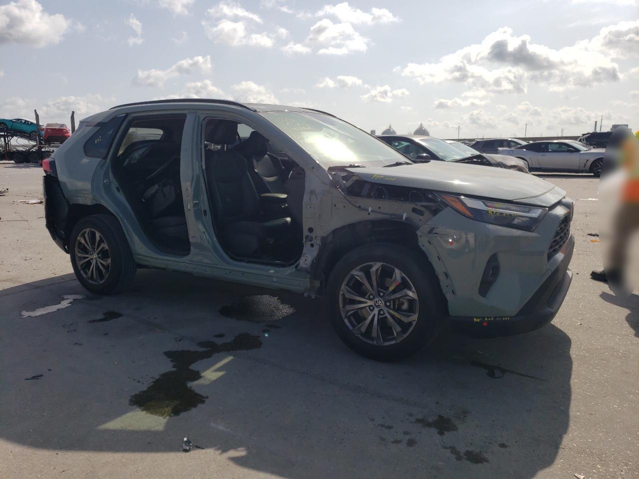 2022 TOYOTA RAV4 XLE P - Image 4