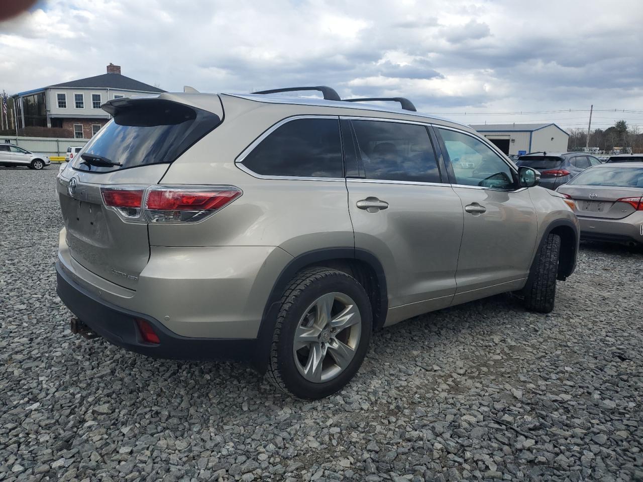 2015 TOYOTA HIGHLANDER - Image 3