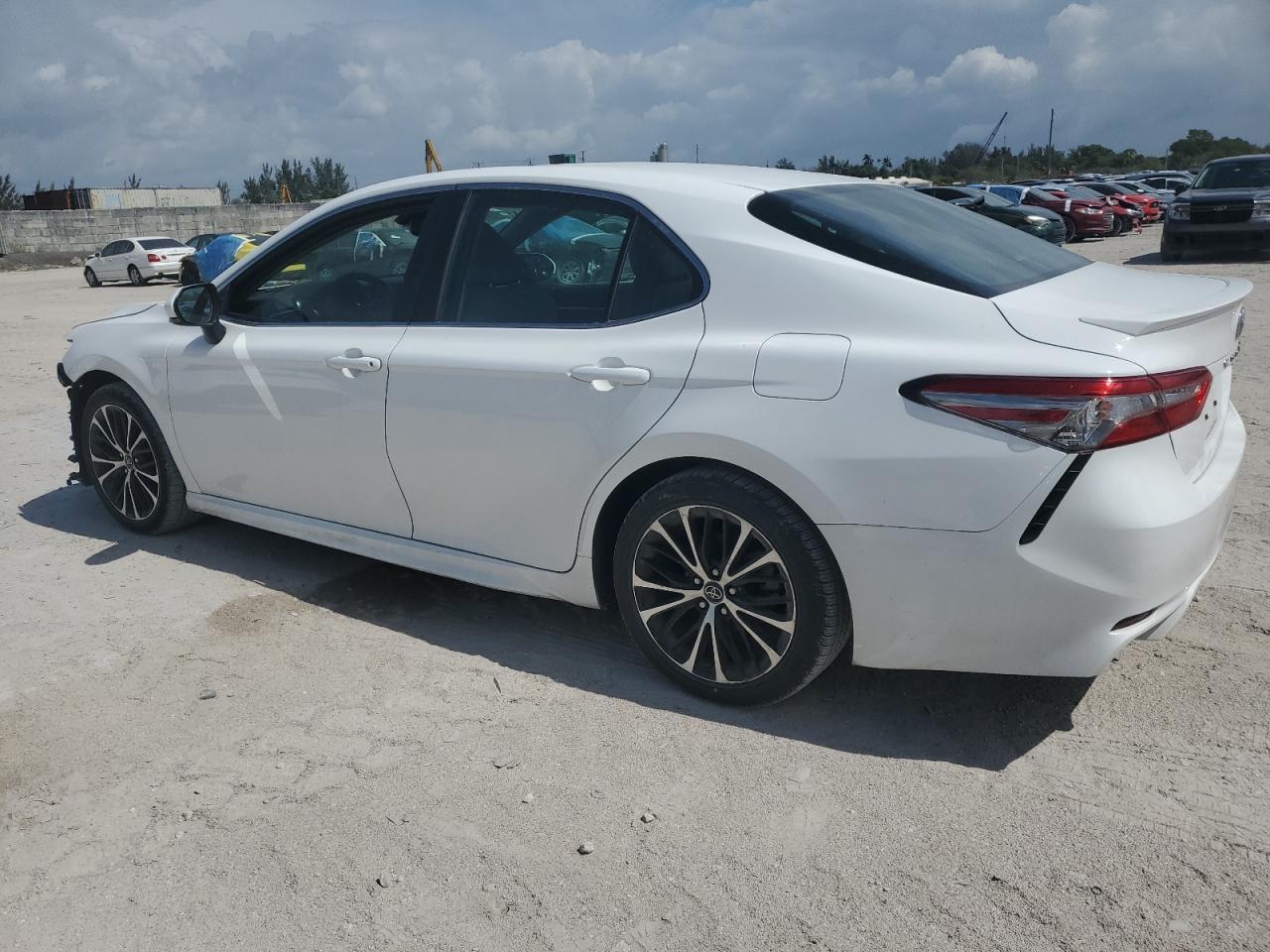 2018 TOYOTA CAMRY L - Фото 2