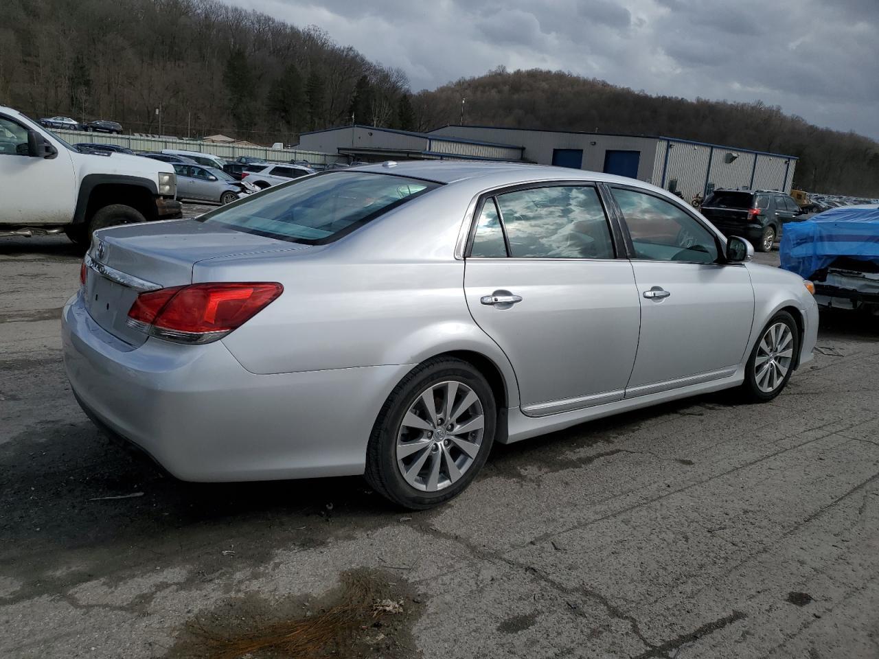 2011 TOYOTA AVALON BAS - Image 3