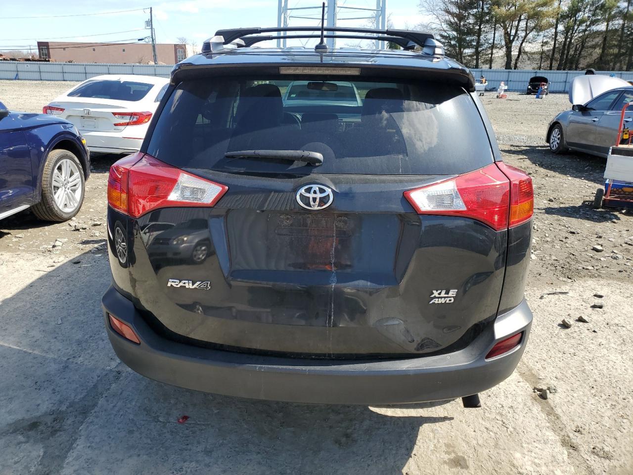 2015 TOYOTA RAV4 XLE - Image 6