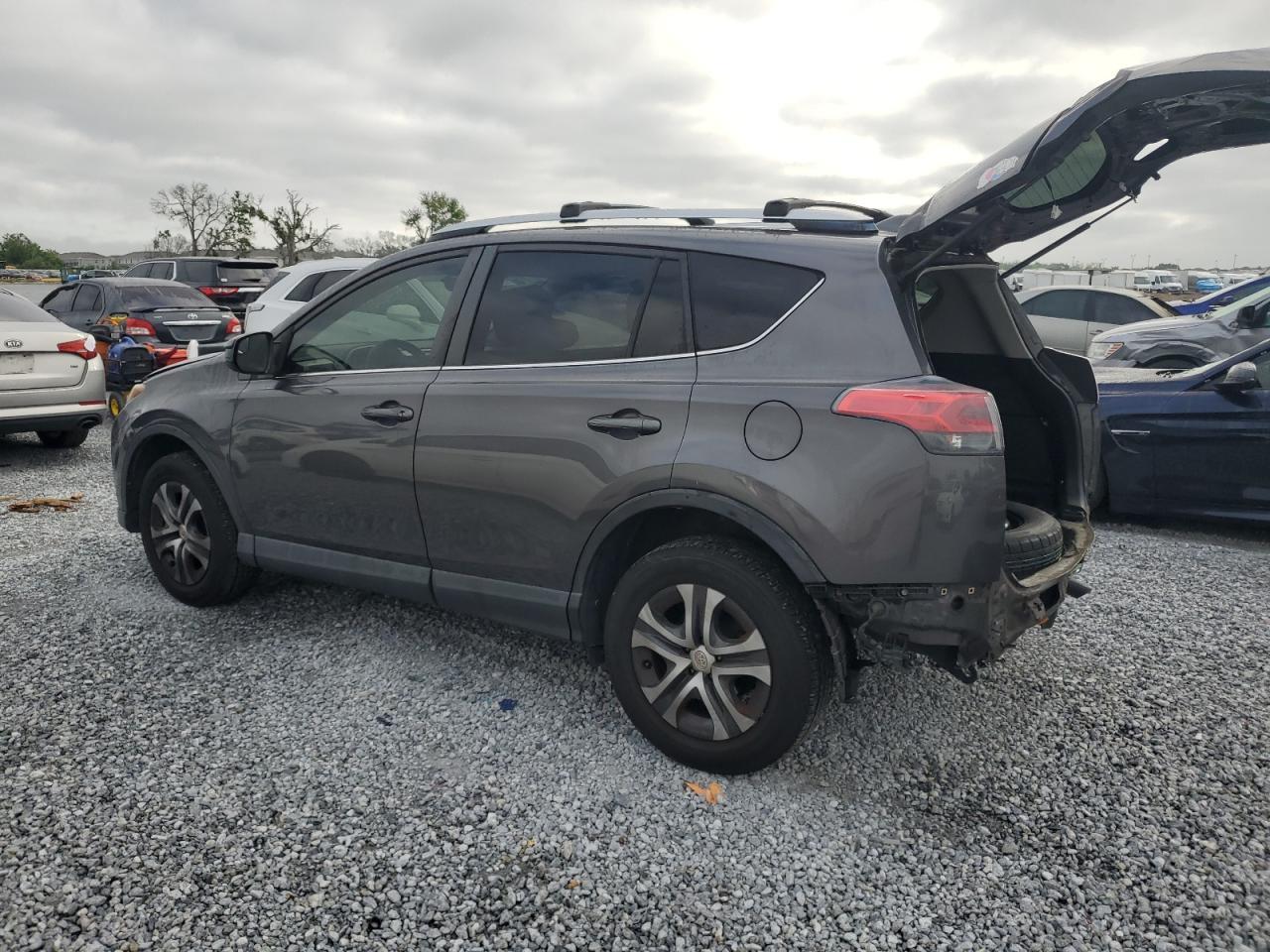 2016 TOYOTA RAV4 LE - Фото 2