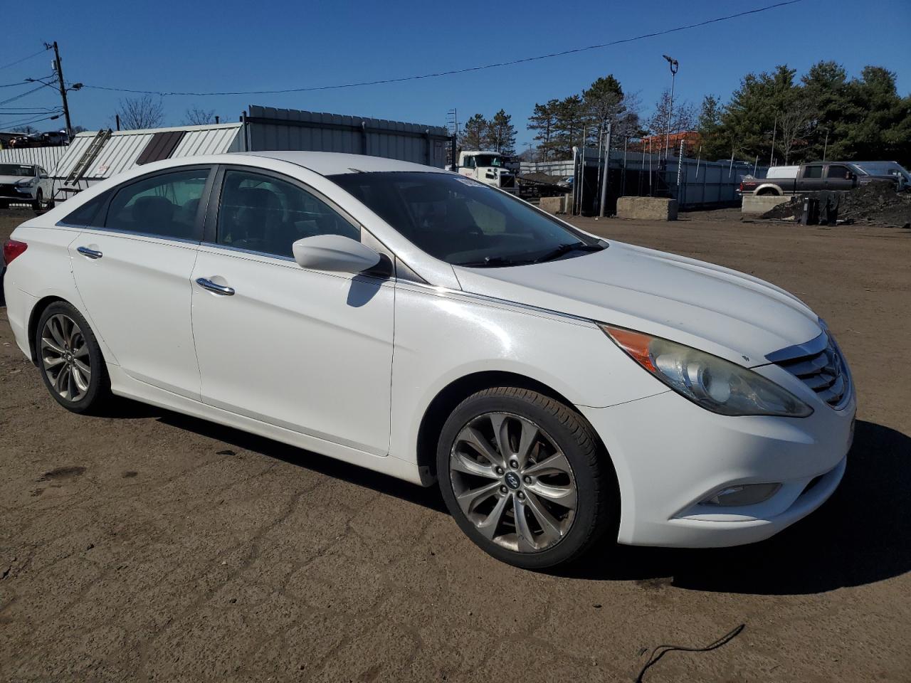 2011 HYUNDAI SONATA SE - Image 4