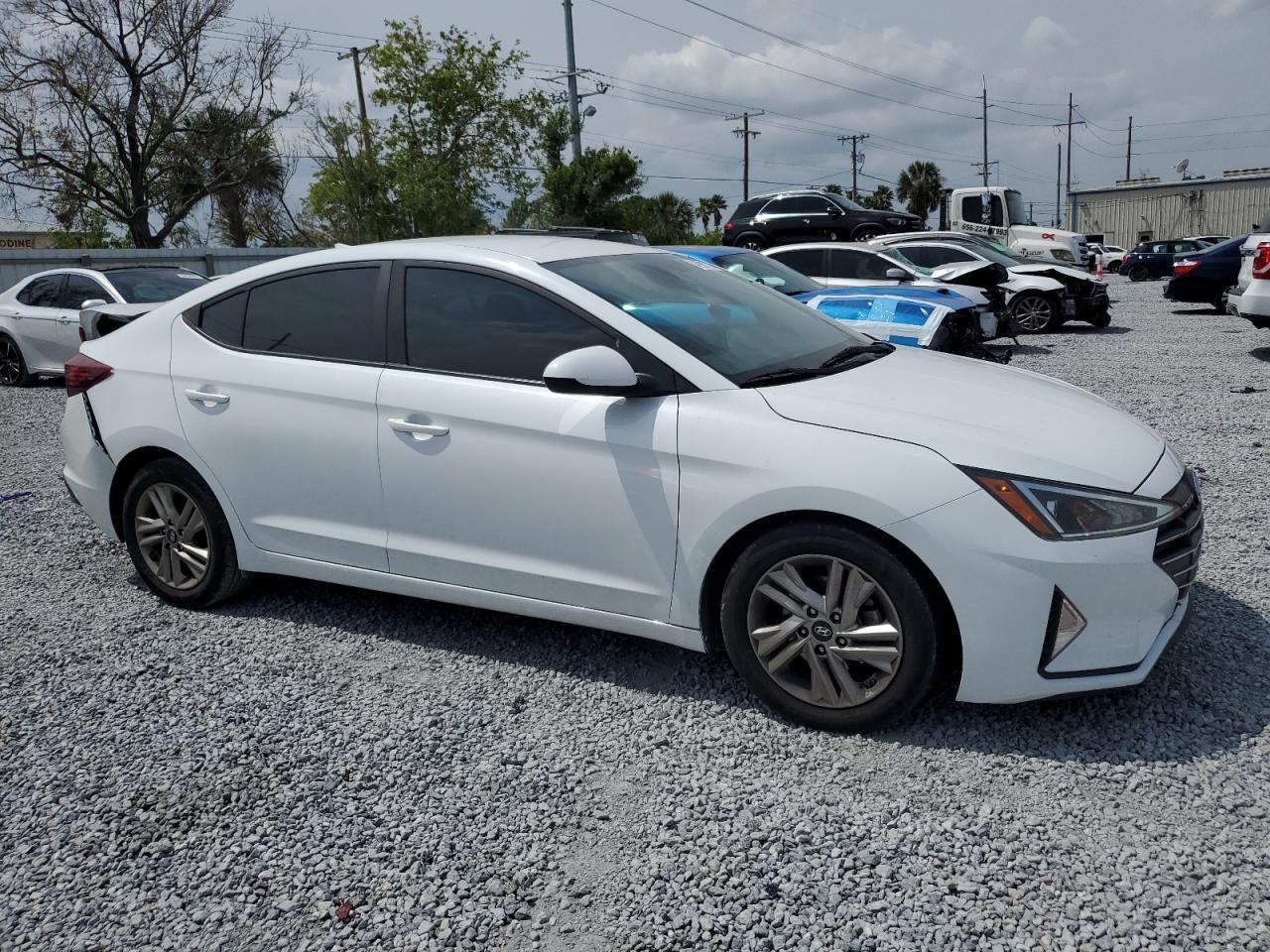 2019 HYUNDAI ELANTRA SE - Фото 4
