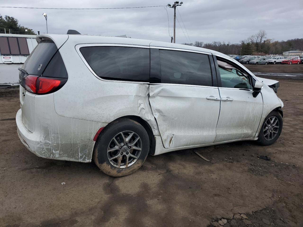 2022 CHRYSLER VOYAGER LX - Фото 3