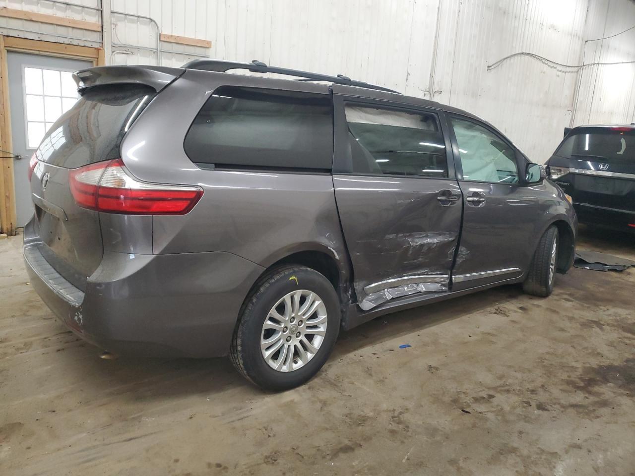2015 TOYOTA SIENNA XLE - Фото 3