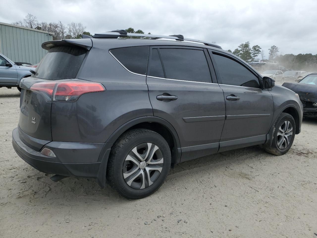 2017 TOYOTA RAV4 LE - Фото 3