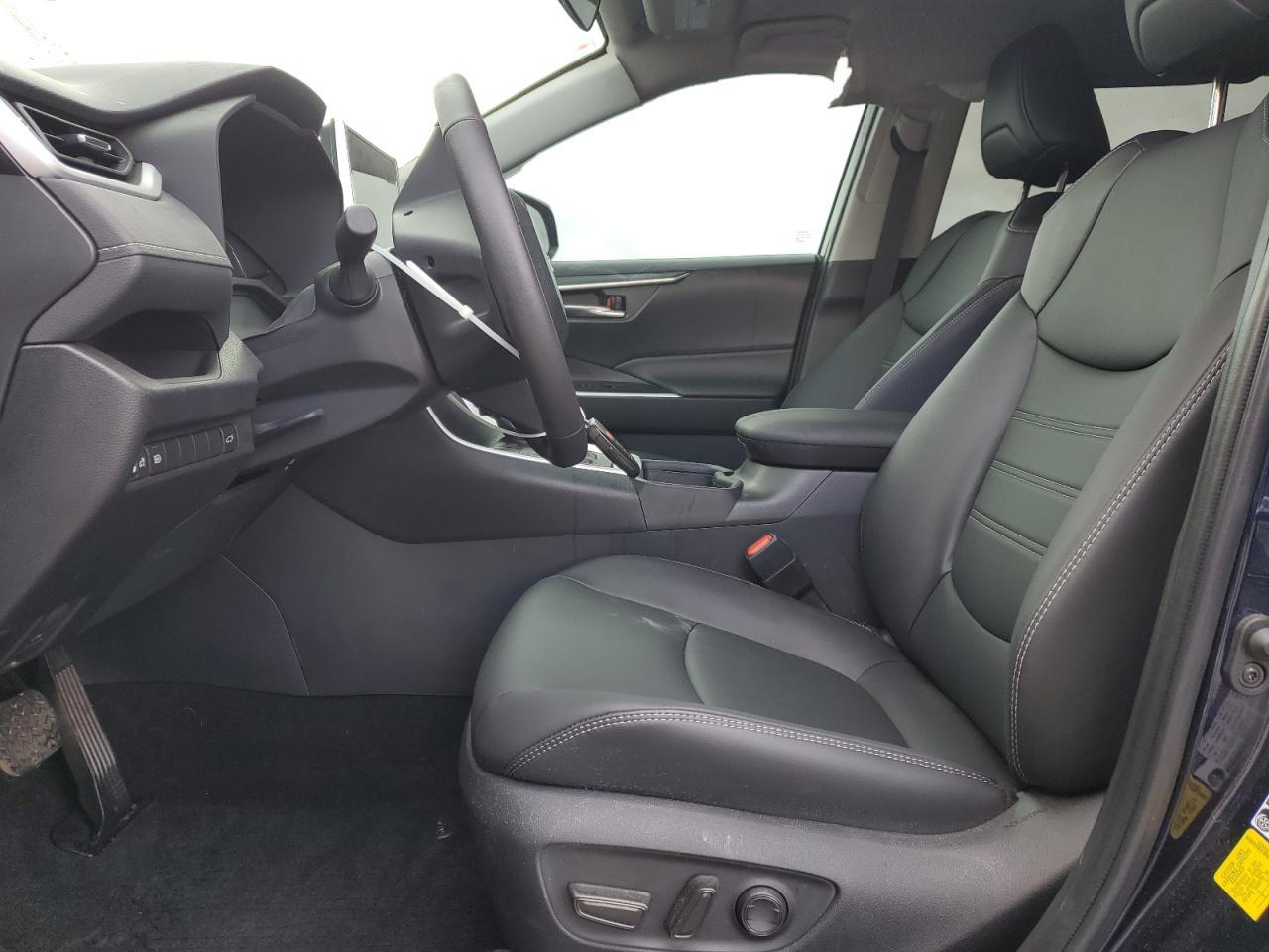 2024 TOYOTA RAV4 XLE P - Фото 7