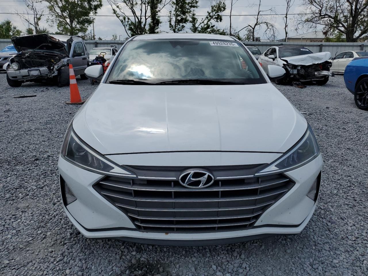 2019 HYUNDAI ELANTRA SE - Фото 5