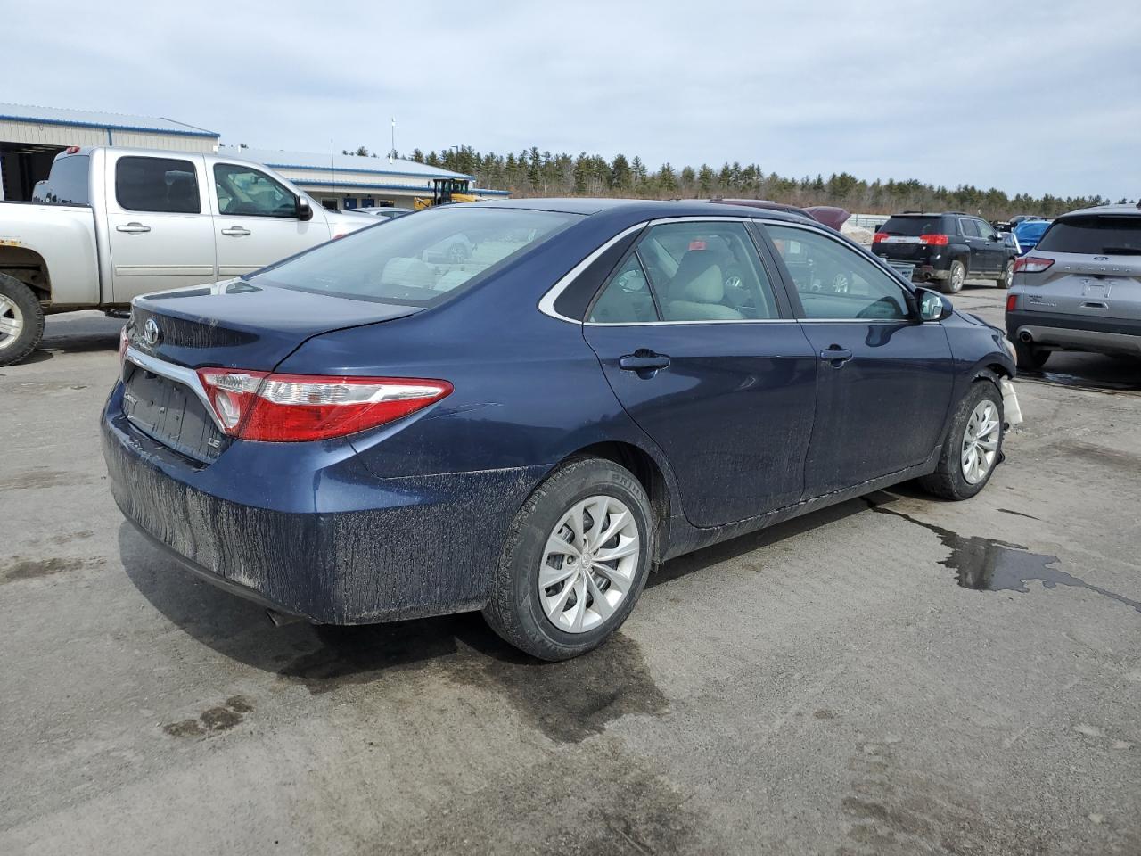 2015 TOYOTA CAMRY LE - Фото 3