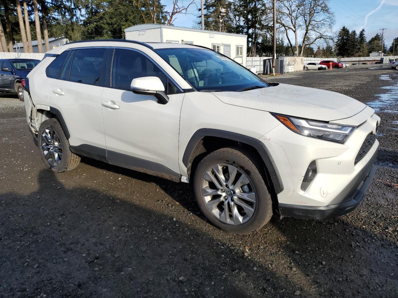 2022 TOYOTA RAV4 XLE P - Image 4