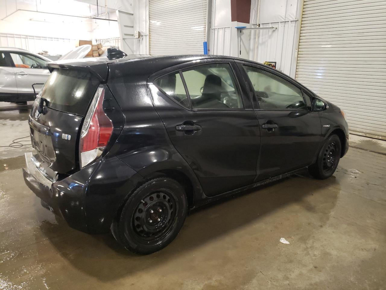 2016 TOYOTA PRIUS C - Фото 3