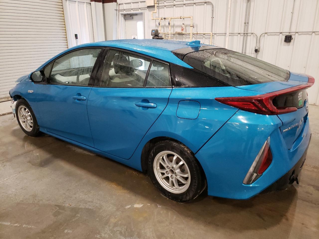 2018 TOYOTA PRIUS PRIM - Image 2