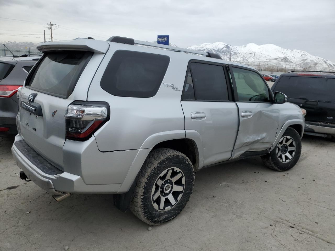 2017 TOYOTA 4RUNNER SR - Image 3