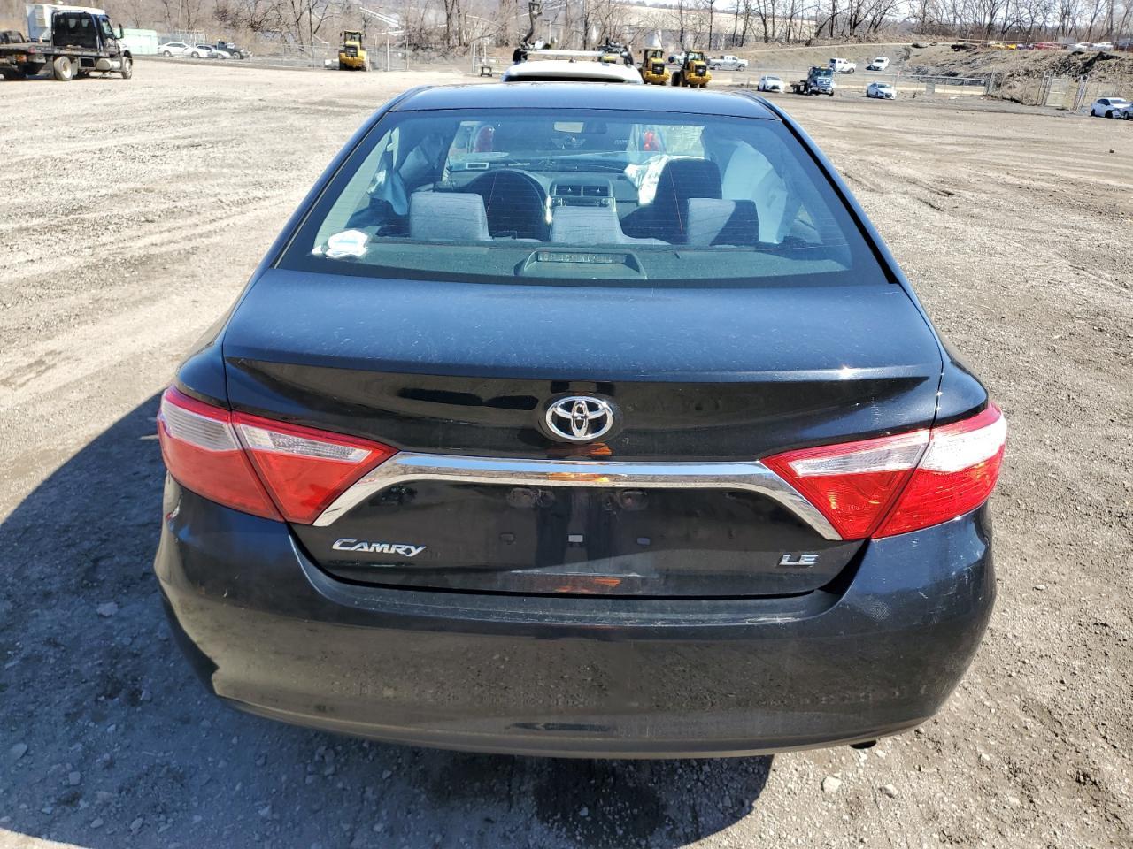 2015 TOYOTA CAMRY LE - Image 6