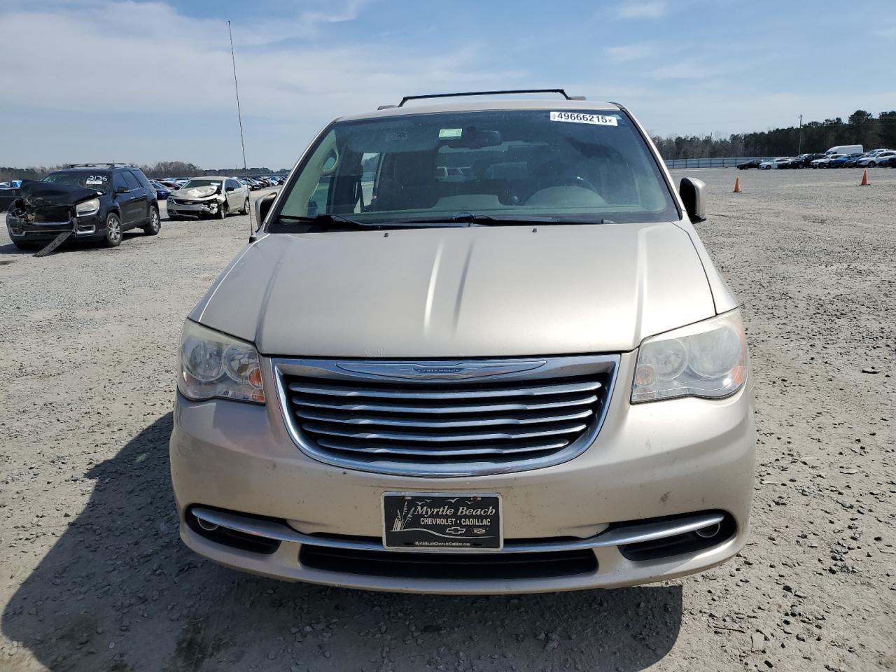 2014 CHRYSLER TOWN & COU - Image 5