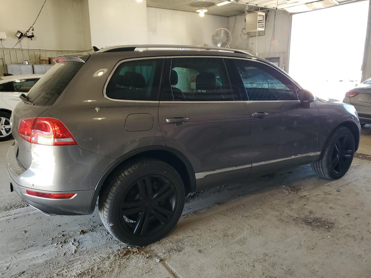 2012 VOLKSWAGEN TOUAREG V6 - Image 3