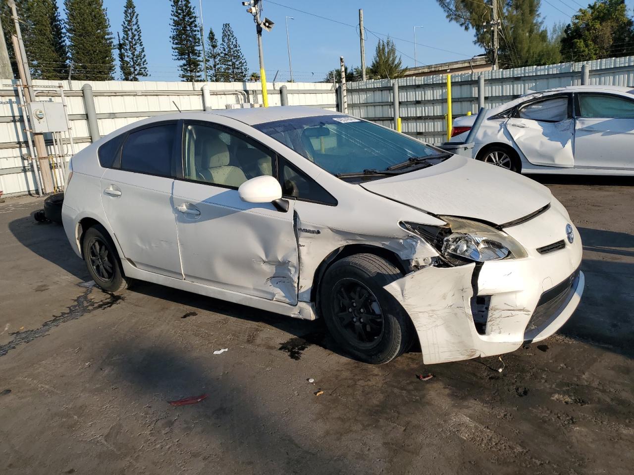 2013 TOYOTA PRIUS - Фото 4