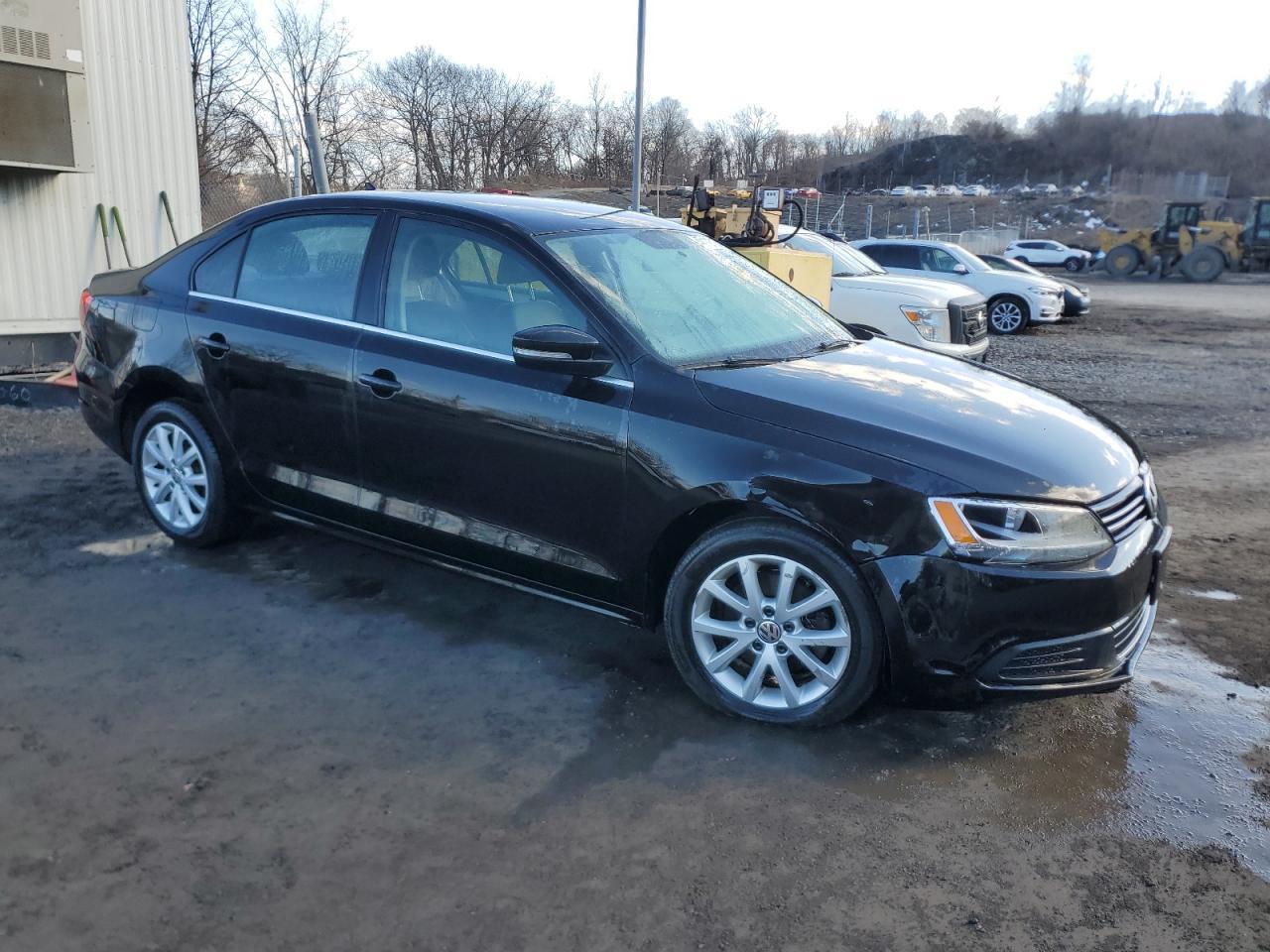2014 VOLKSWAGEN JETTA SE - Image 4