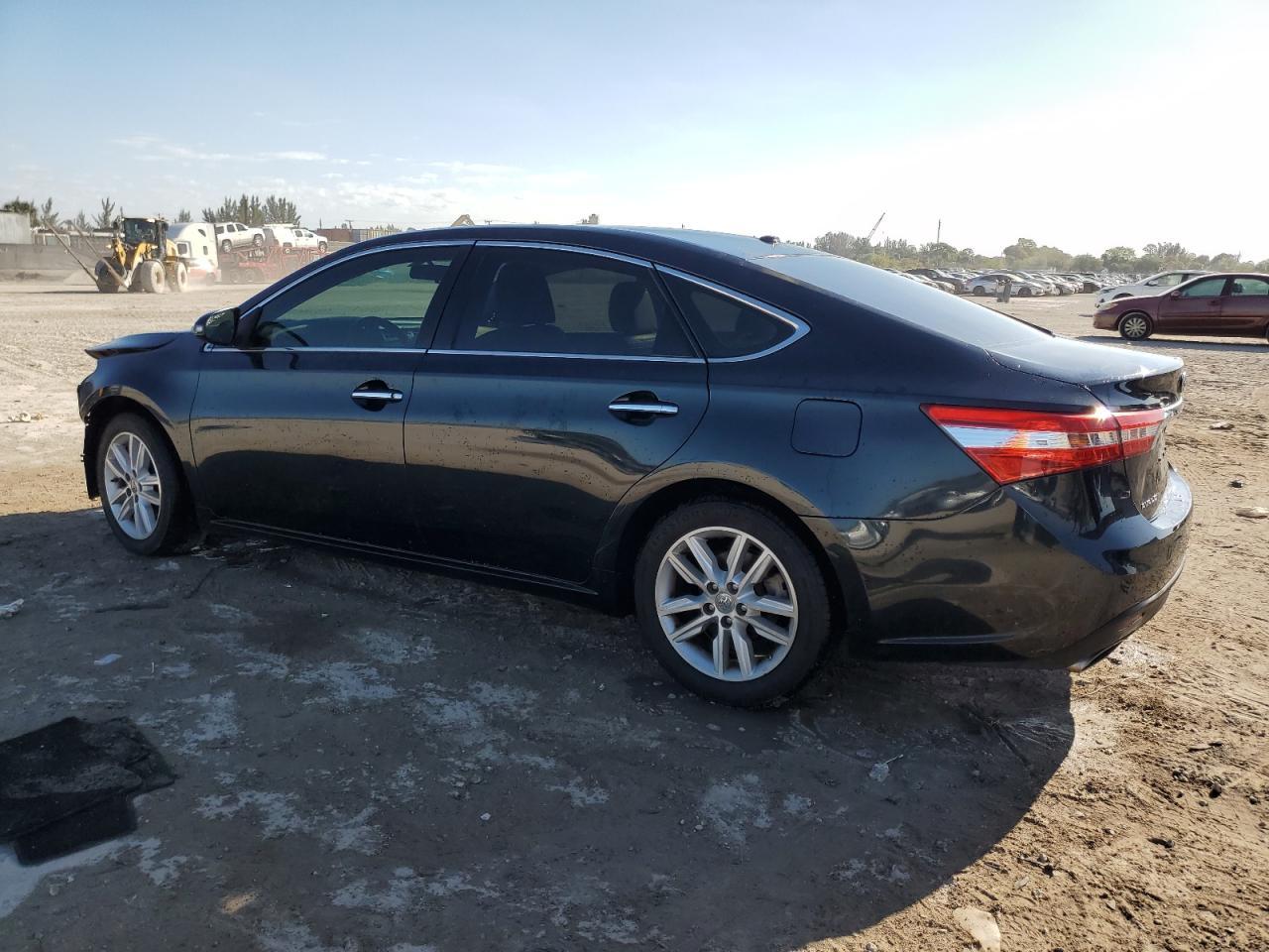 2015 TOYOTA AVALON XLE - Image 2