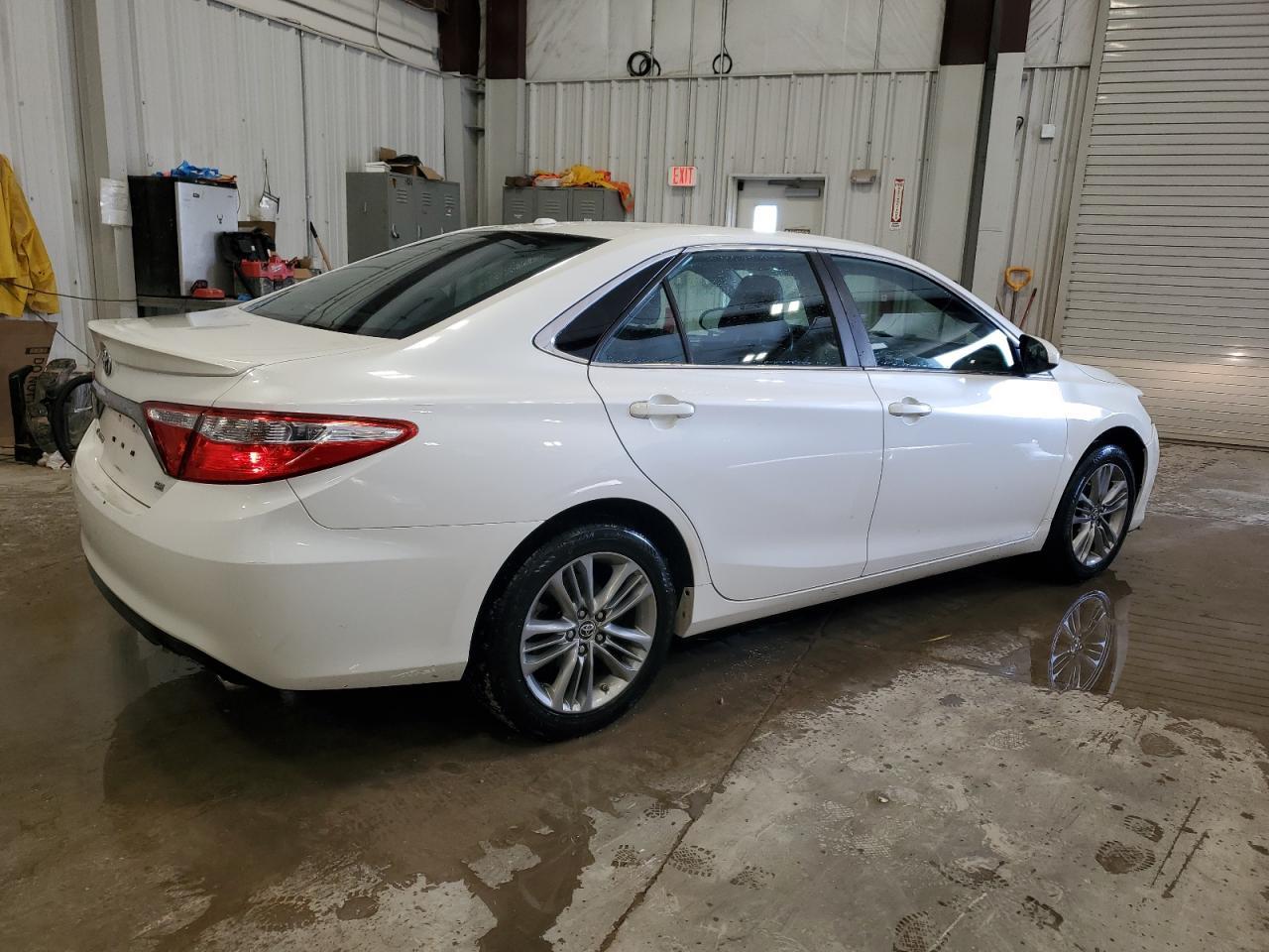 2015 TOYOTA CAMRY LE - Image 3