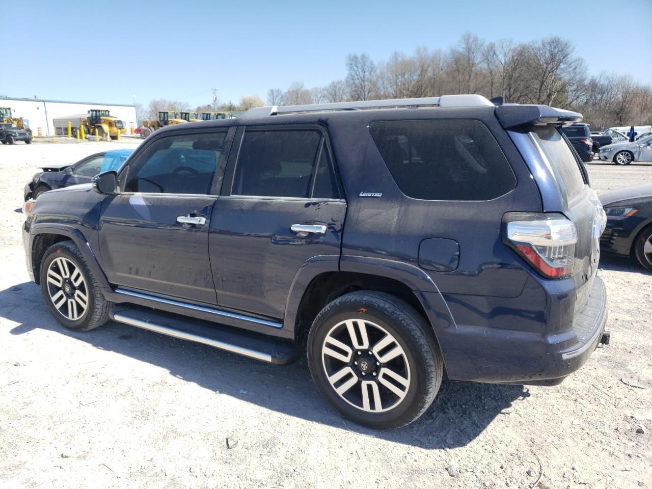 2018 TOYOTA 4RUNNER SR - Image 2