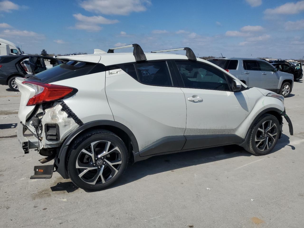 2018 TOYOTA C-HR XLE - Фото 3