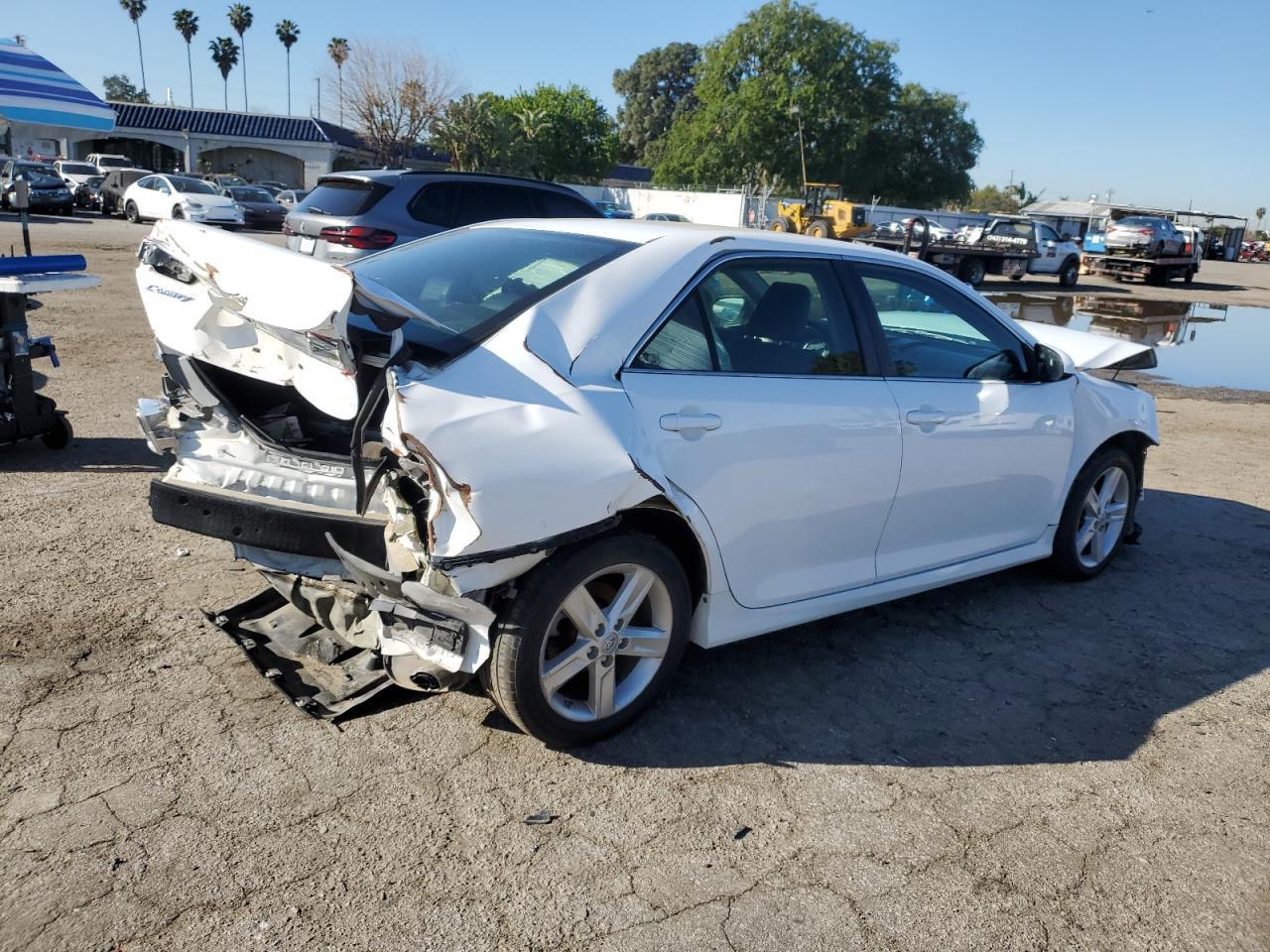 2014 TOYOTA CAMRY L - Image 3