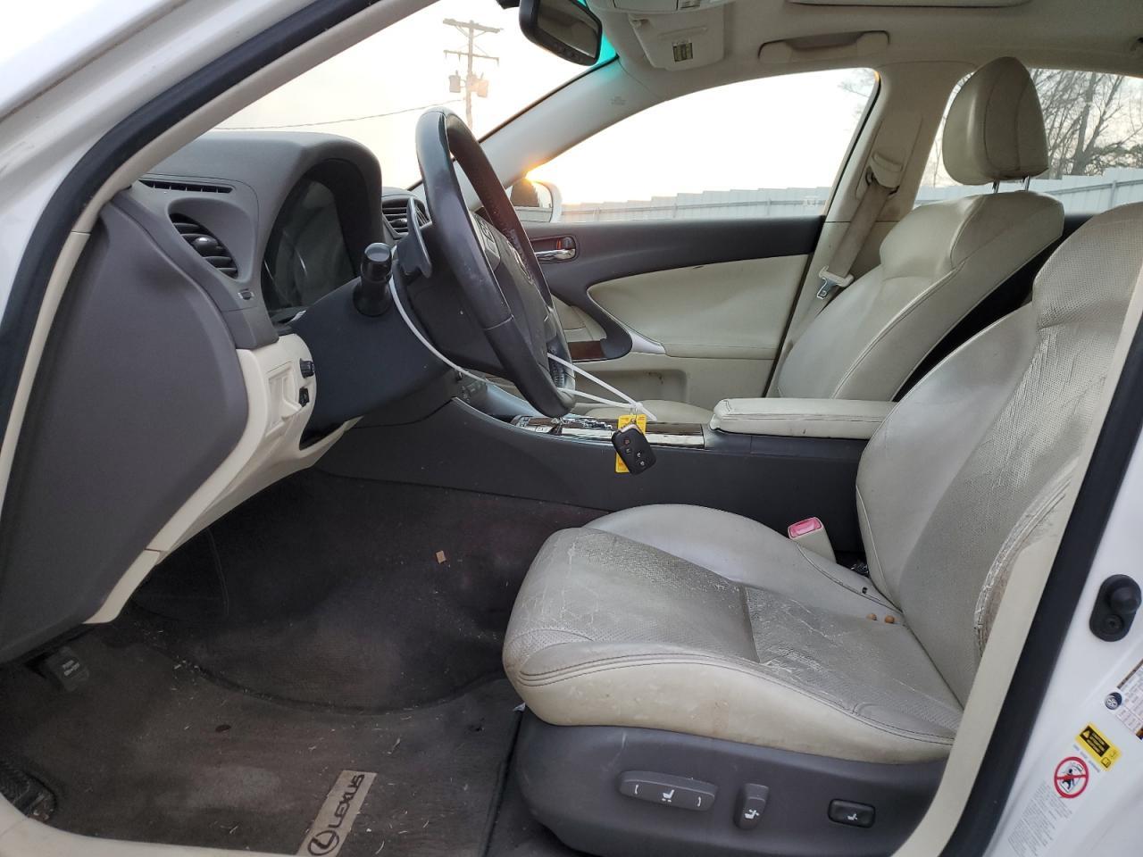 2011 LEXUS IS250 - Фото 7