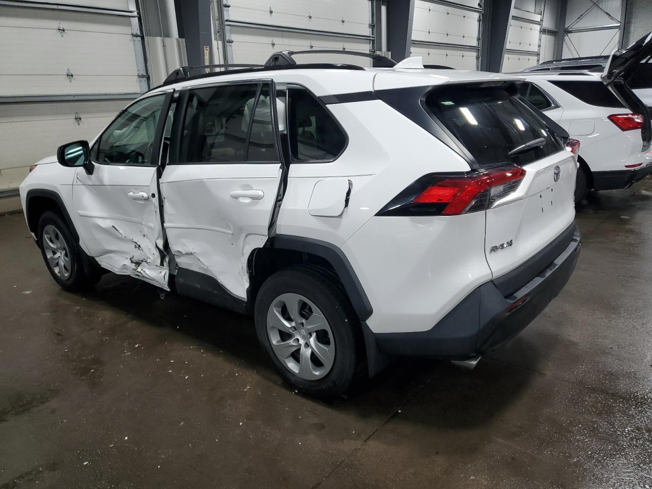 2021 TOYOTA RAV4 LE - Фото 2
