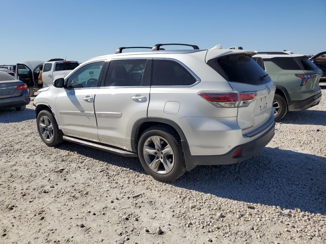 2015 TOYOTA HIGHLANDER - Image 2