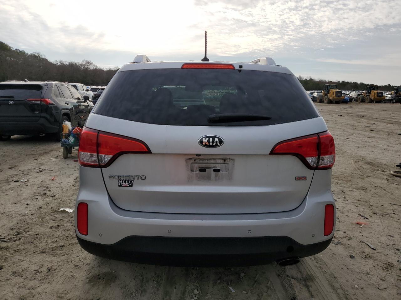 2015 KIA SORENTO LX - Image 6