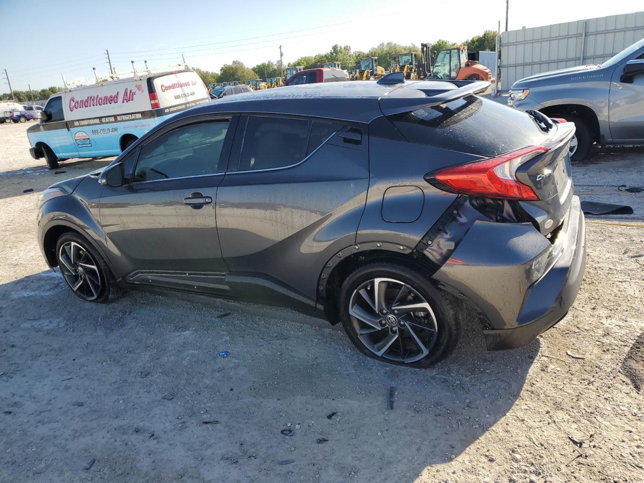 2021 TOYOTA C-HR XLE - Фото 2