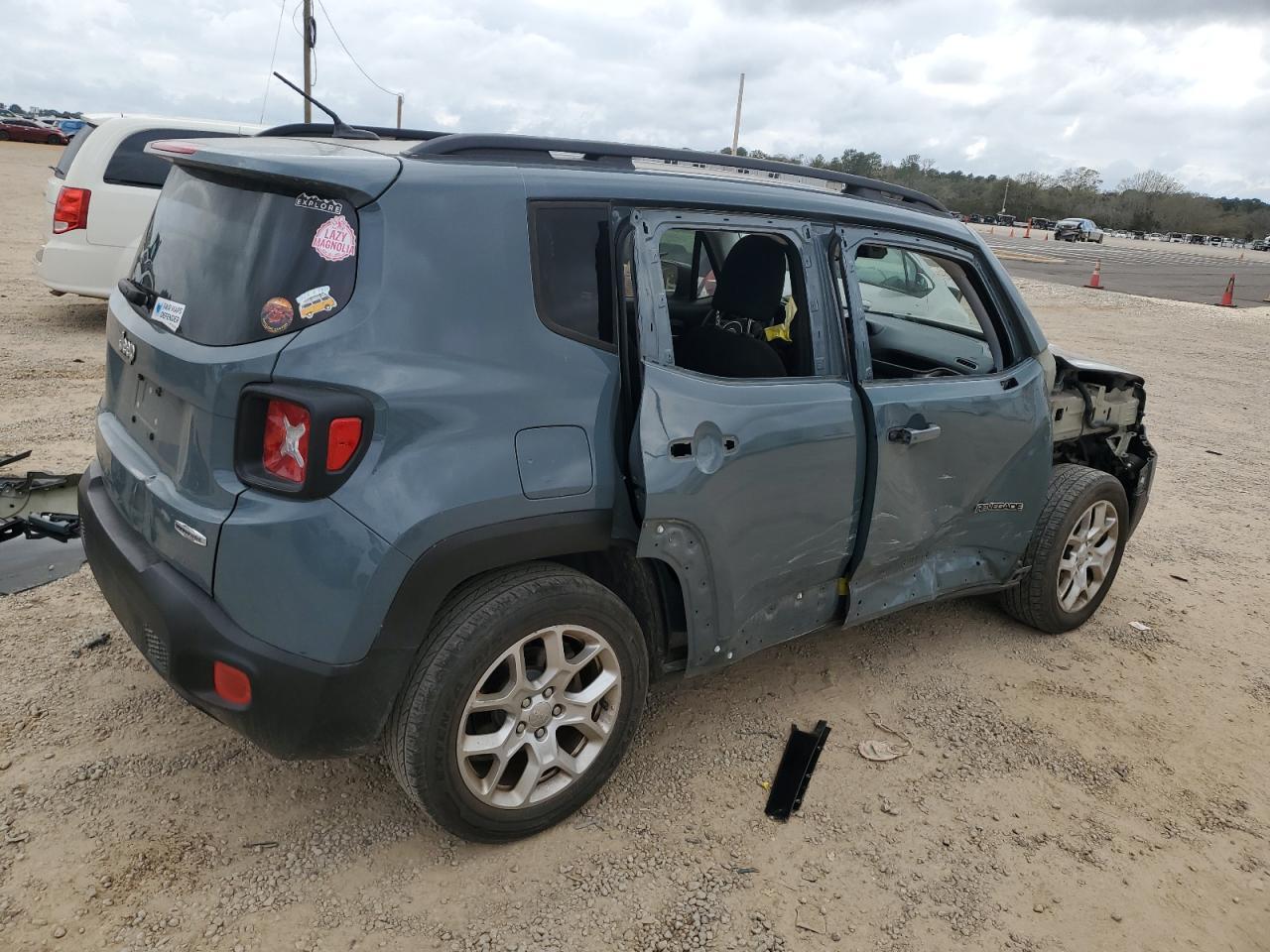 2017 JEEP RENEGADE L - Image 3