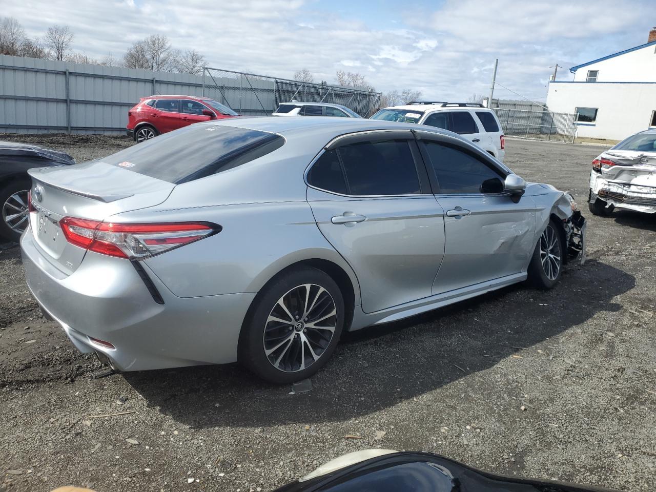2018 TOYOTA CAMRY L - Фото 3