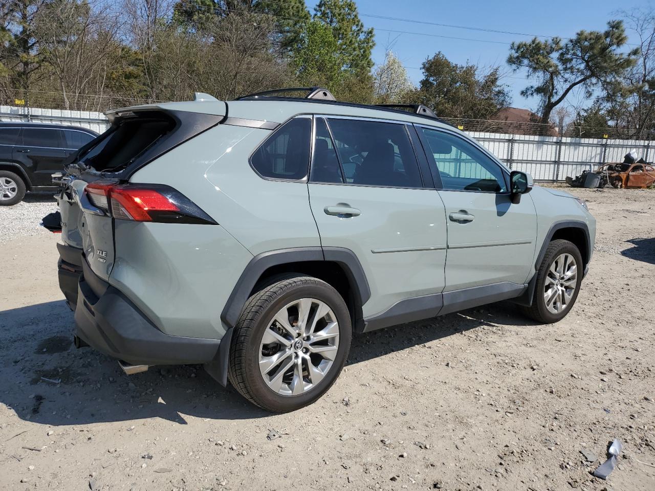 2020 TOYOTA RAV4 XLE P - Image 3